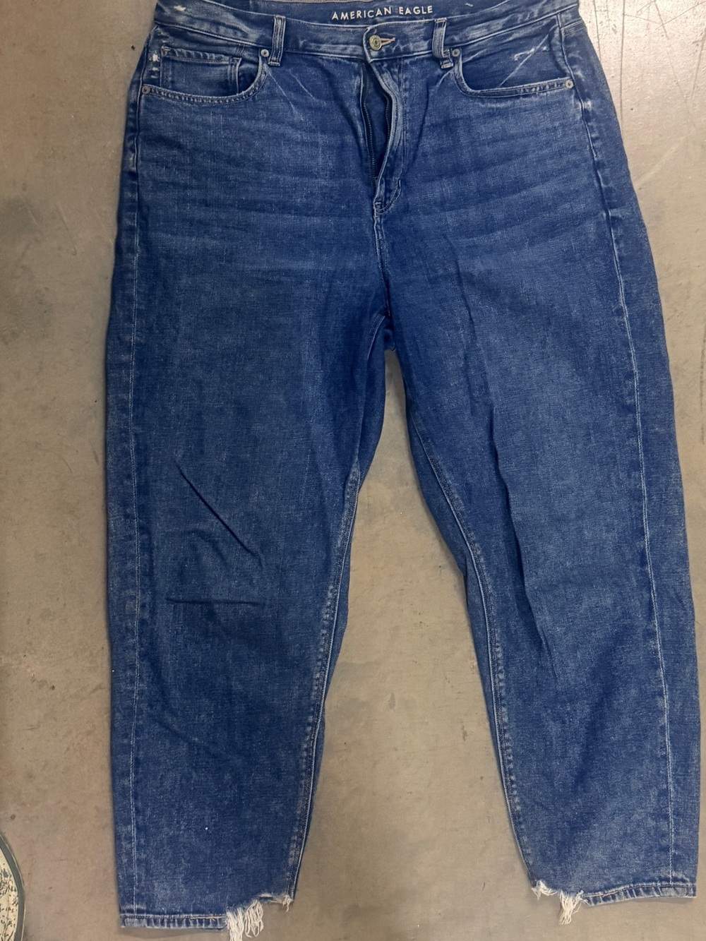 American Eagle Outfitters Women's Straight Leg Jeans in Dark Blue